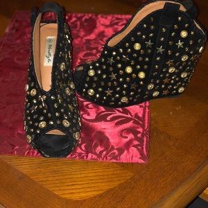 New Star studded black with gold stars wedge heels